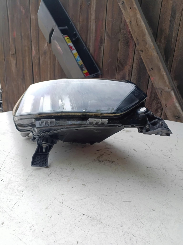 Лампа передняя правая peugeot 2008 ii комплектная 9823193480 Доставка