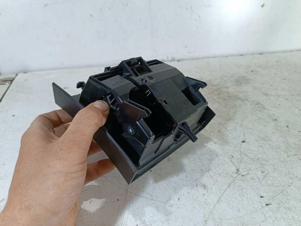 фото №6, Пепельница разъём 12v mercedes w212 a2126803750