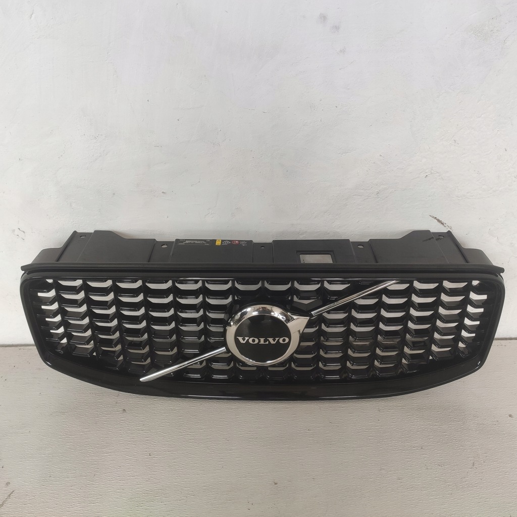 фото №1, Volvo xc60 ii 2022 lift r-design решітка радіатора решітка радіатора бампера
