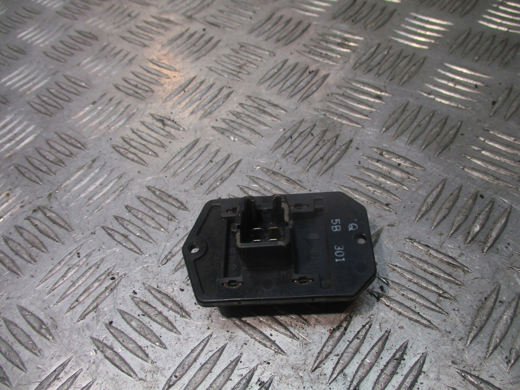 фото №1, Резистор резистор вентилятор toyota yaris verso 1.3