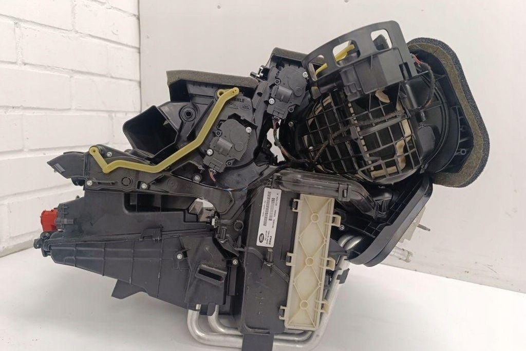 фото №8, Обігрівач jaguar f-pace x761 5hl011266 2.0l бензиновий 184kw 2022