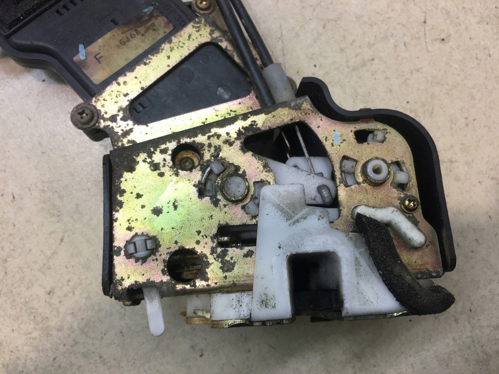 фото №6, Замок двері правий задня mazda 6 gy 2.0 d 6 pin