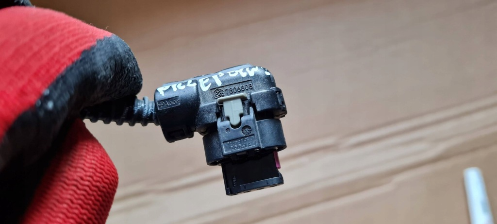 A4 b9 8w рестайлинг  штекер колодка соединитель расходомер 4f0973704 a4 b8 q5 a5 Недорого