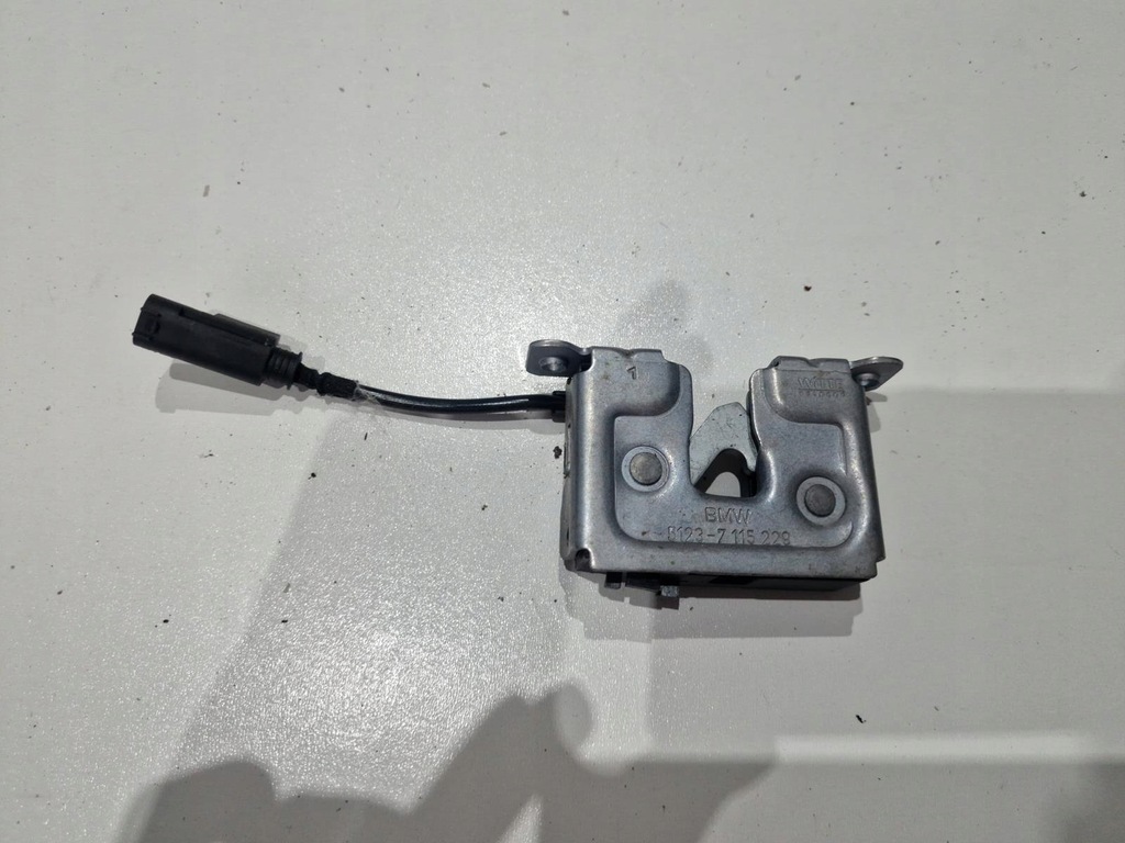 фото №9, Bmw 5 e60 e61 03-10 замок датчик капот перед