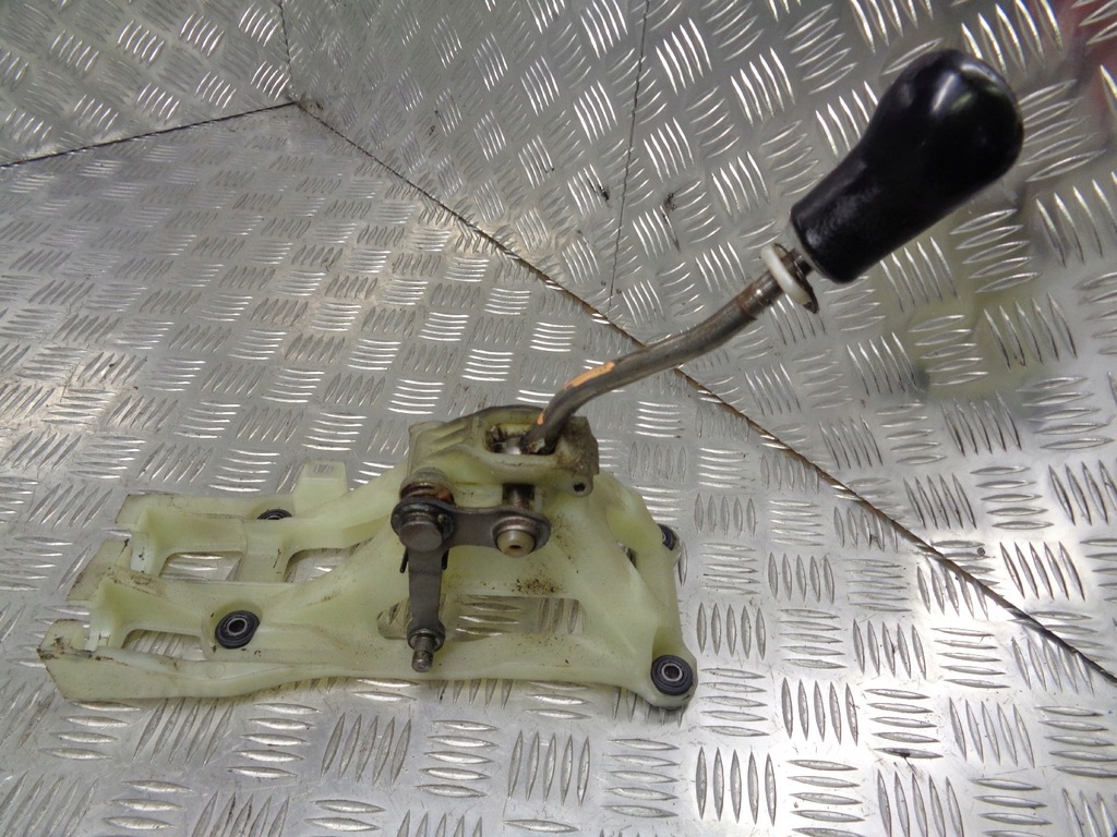 фото №1, Домкрат перемикання передач toyota avensis verso 2.0 d4d