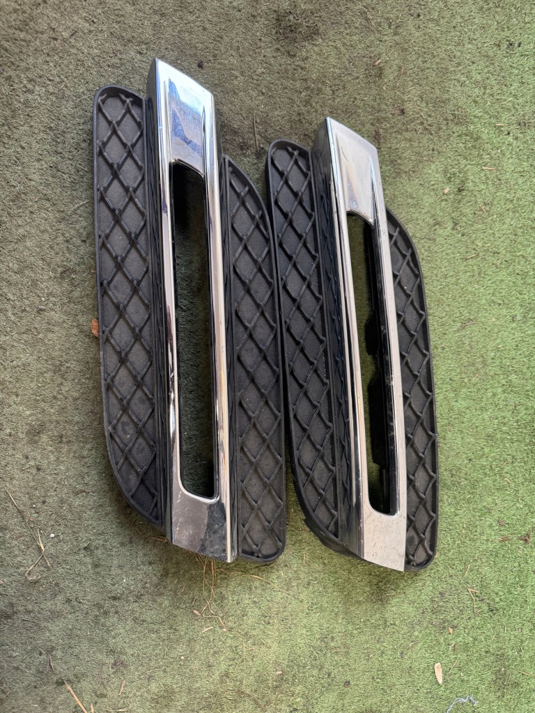 фото №1, Mercedes ml 166 11- решётка бампера правая + хром