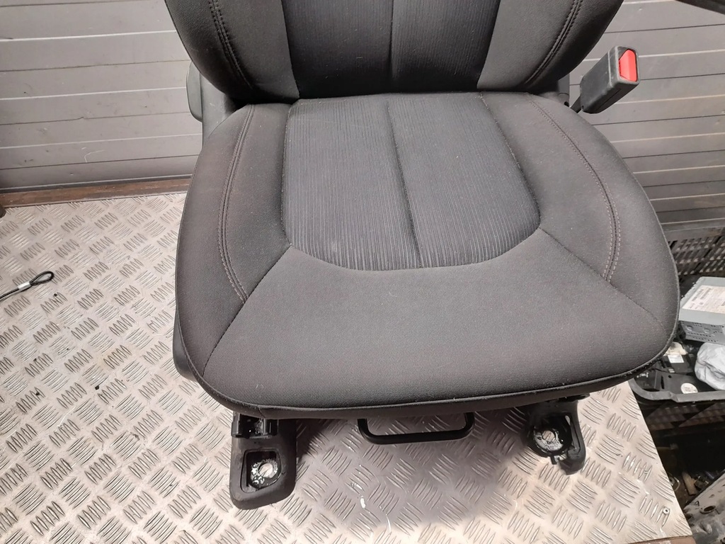 фото №7, Chrysler pacifica перед сторона правая сиденья, сиденье