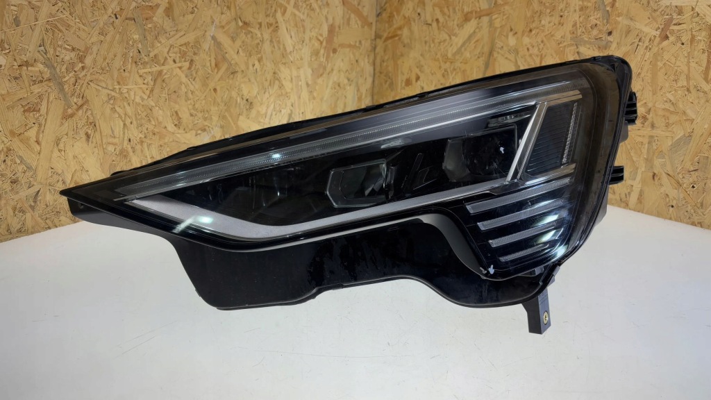 фото №1, Audi q8 e-tron 2023 лампы передние