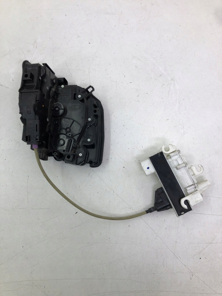 Купить Bmw f15 f16 g11 замок доводчик дверь правый задний  2581898