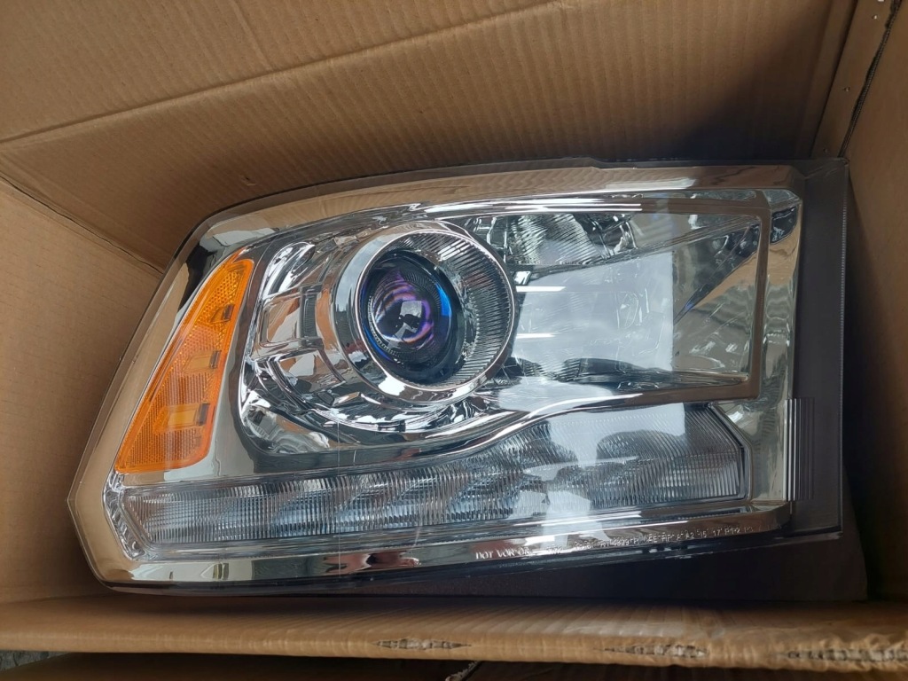 Dodge ram 2013-2018 фара правый  + левая светлая led линза комплект Цена