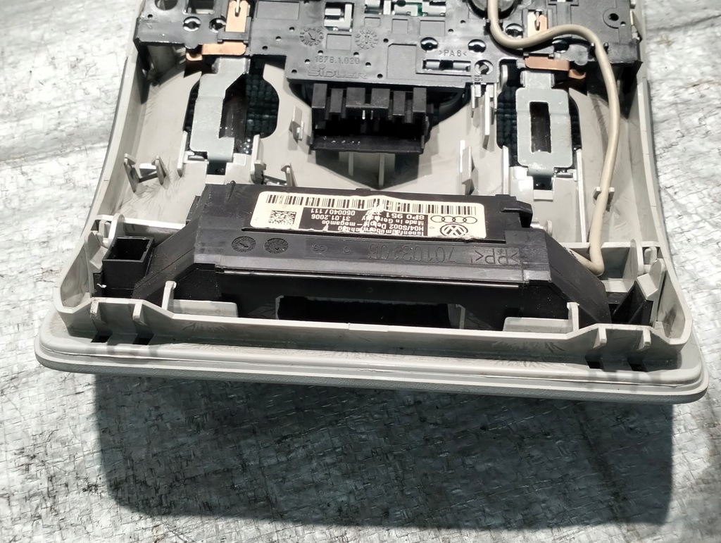 фото №9, Лампа потолок audi a3 8p 2003-2013r 70103105 8p0951177