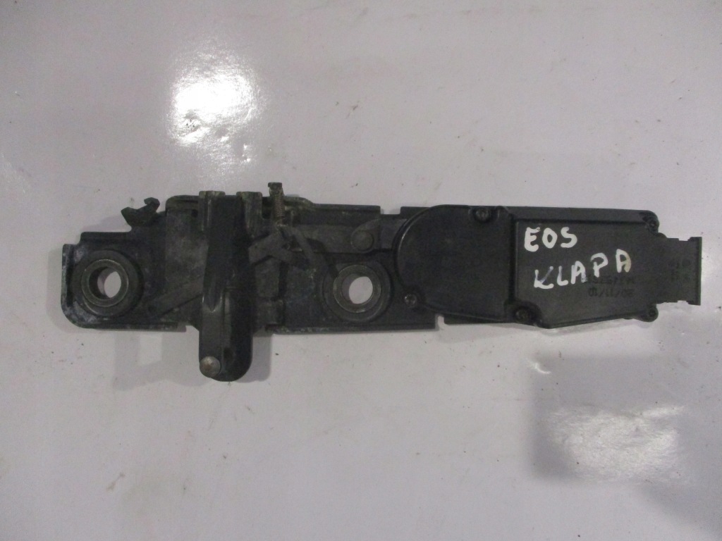 фото №1, Замок засувка доводчик кришки задня задній багажника vw eos 1q0827383b