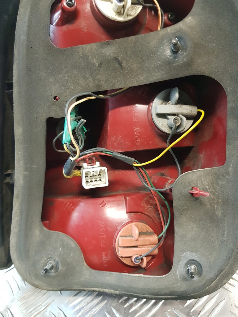 фото №9, Лампа левая задняя kia cerato 05r- хэтчбек eu