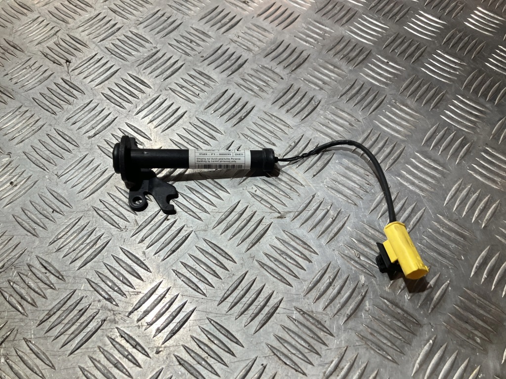 фото №1, Патрон піротехнічний капот лівий bmw 1 f40