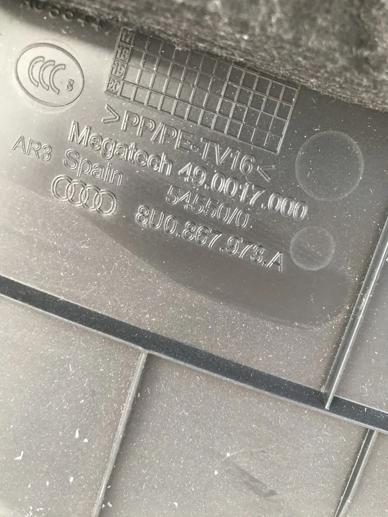 фото №1, Обивка защита крышки багажника audi q3 8u 15-