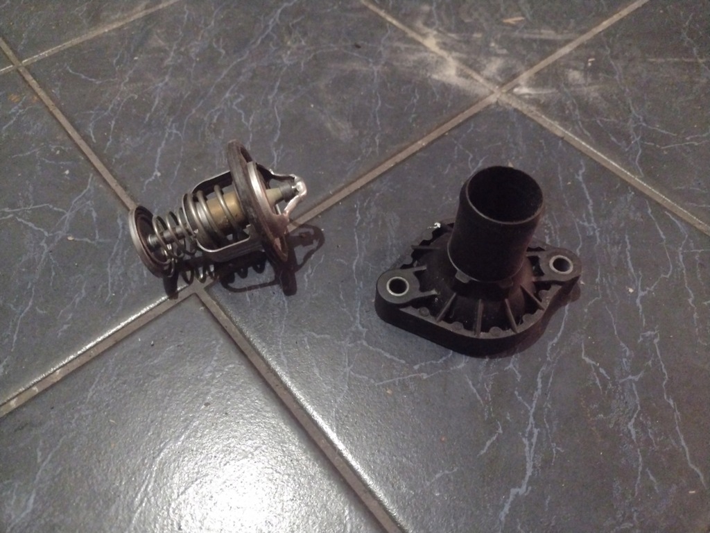 фото №4, Термостат + корпус toyota yaris iii 1.0 b 2020