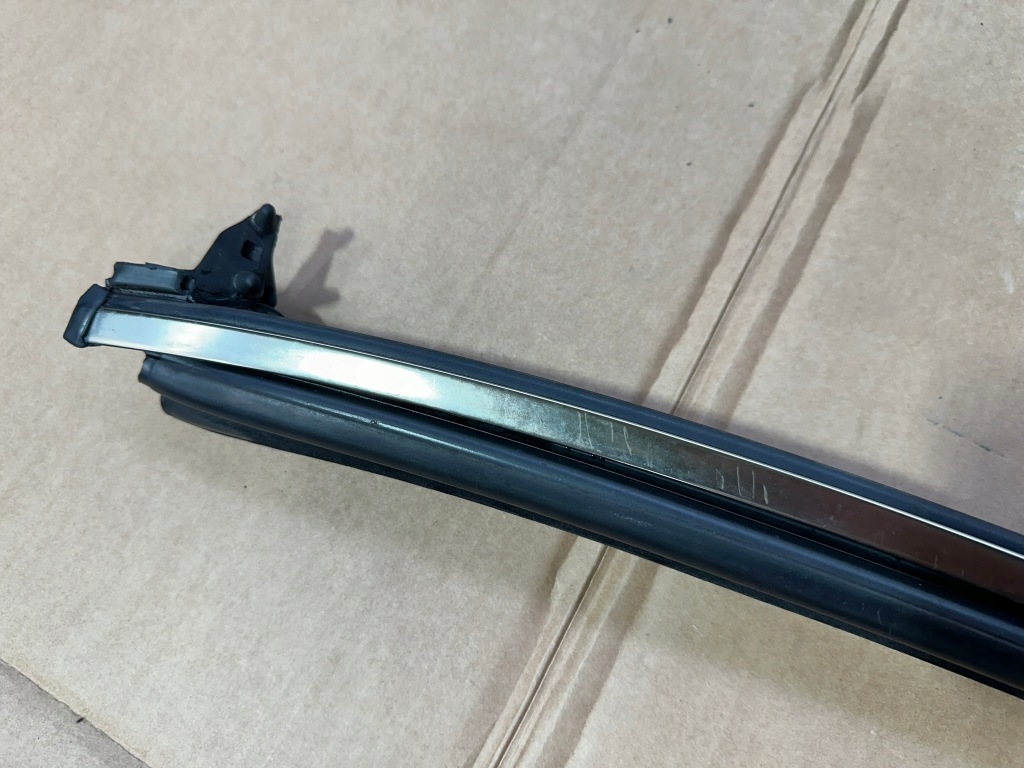 Уплотнитель  крыша левая, потолка, стекло передок , передняя mercedes sl r230, w230 в Украине