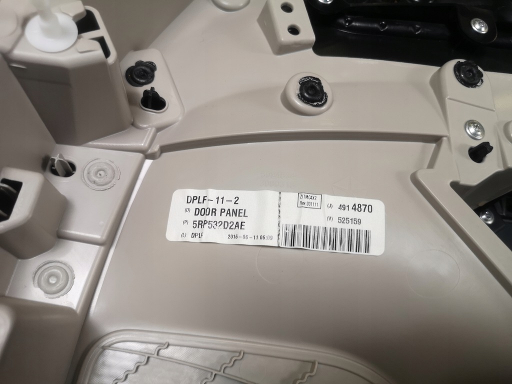 фото №7, Обшивка обивка дверь левый перед pacifica 2016 -