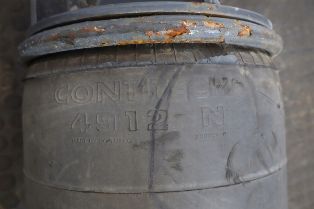 Подушка пневматична лівий задній renault t 460 e6 Оригінал