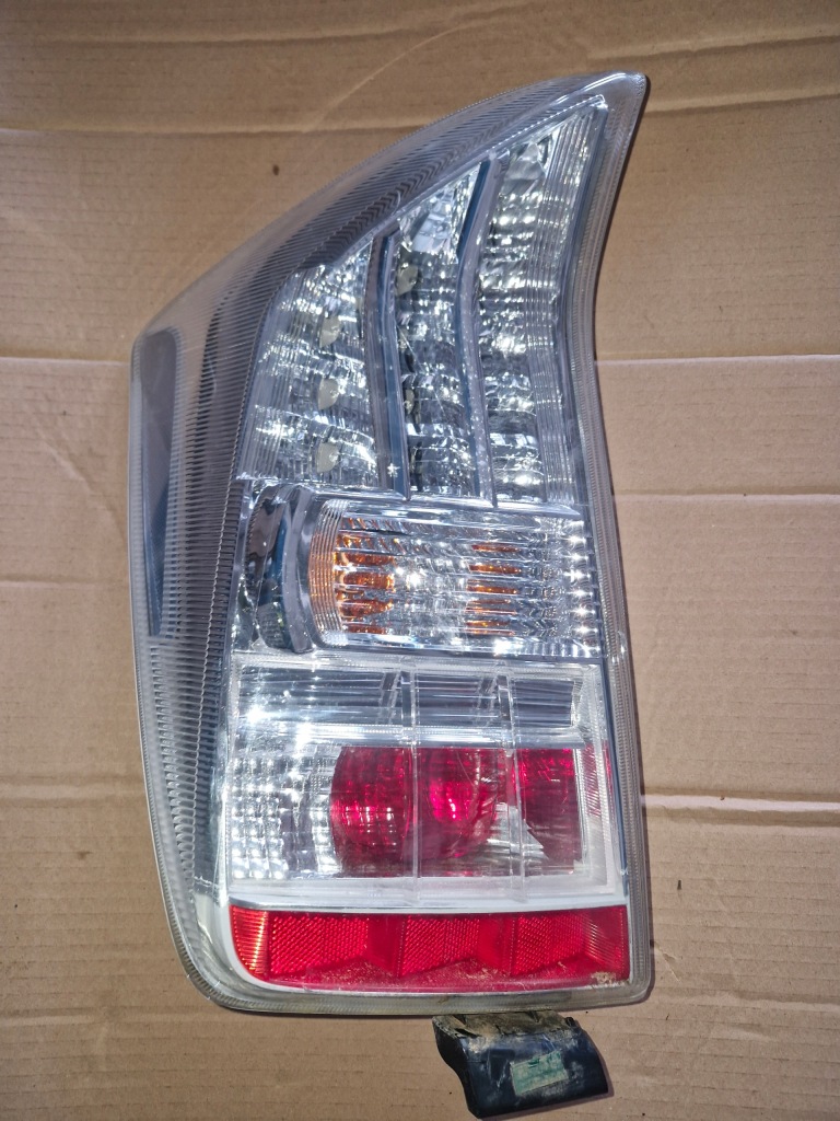 фото №1, Лампа левая задняя задняя led toyota prius iii xw30 2009- europa