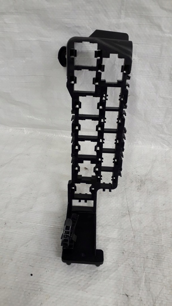 фото №11, Audi a6 c5 рамка роз'ємів реле 8d1937545