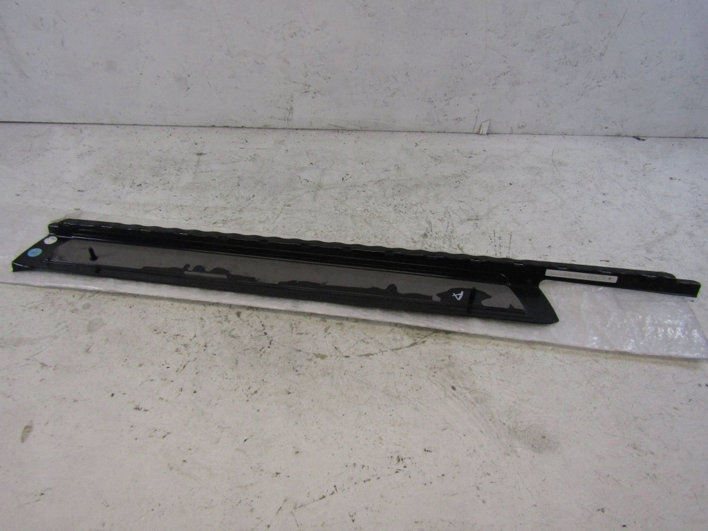 фото №7, Mercedes slk r172 молдинг декоративная na порог правый перед a1726800635