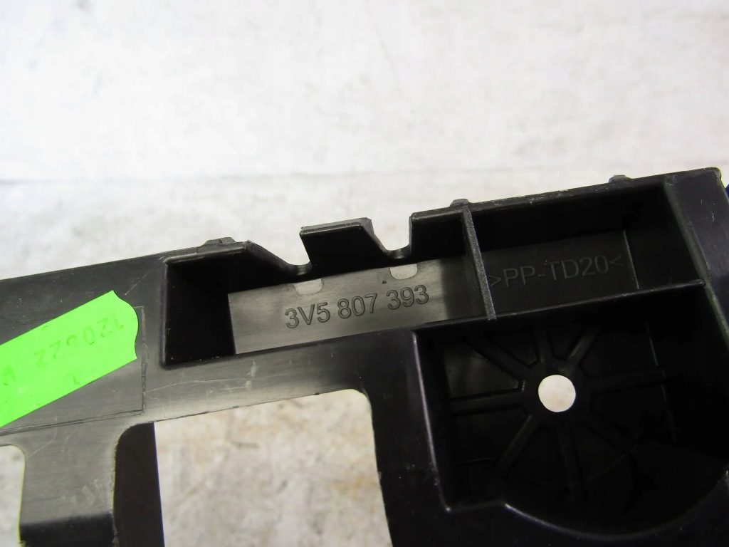 Skoda superb iii sedan направляющая бампера левый задняя 3v5807393 Киев