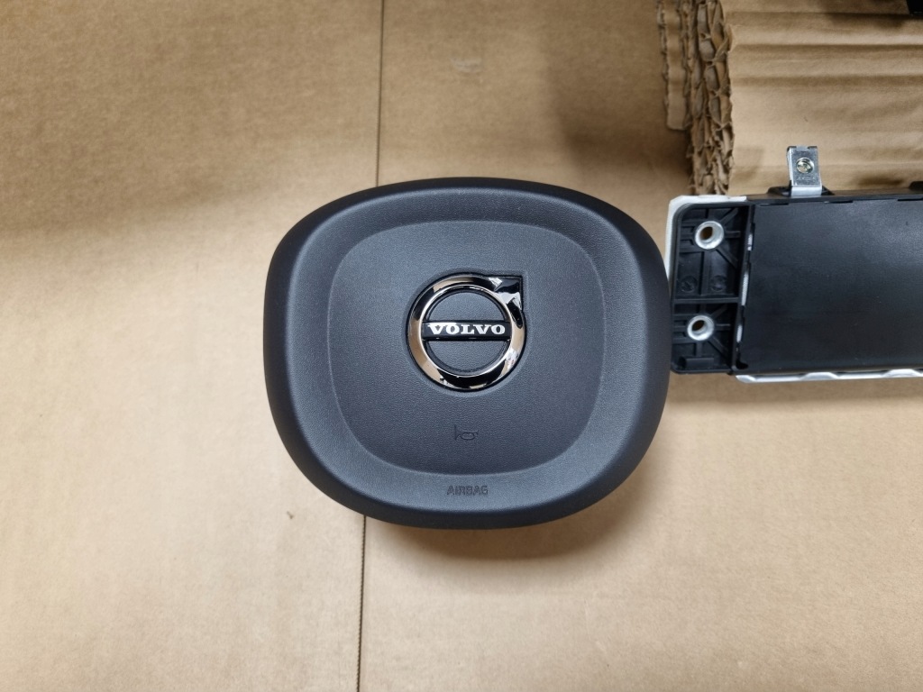 Volvo xc60 2 приборная панель кожа панель  оригинал подушка безопасности водитель пассажир коленный с Разборки