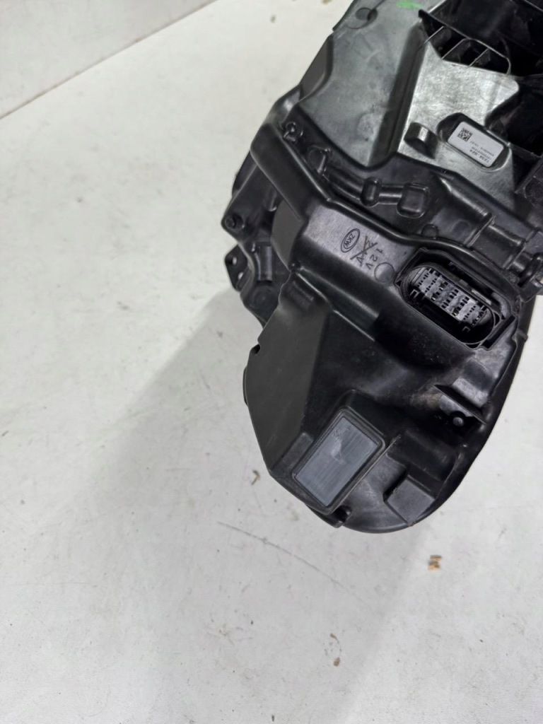 Фара правий перед volvo xc40 xc 40 22- Ціна