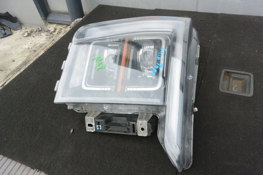 фото №2, Лампа фара права led ford f150 21- r