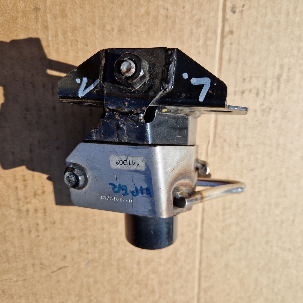 фото №8, Dodge viper srt10 кронштейн кронштейн підголівник підсилення mopar 05029127ab