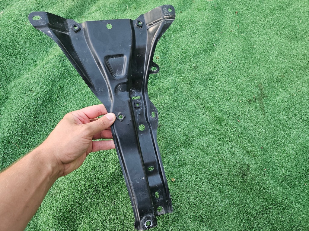 фото №6, Кронштейн поперечина кронштейн замка toyota hilux viii 8 16r-