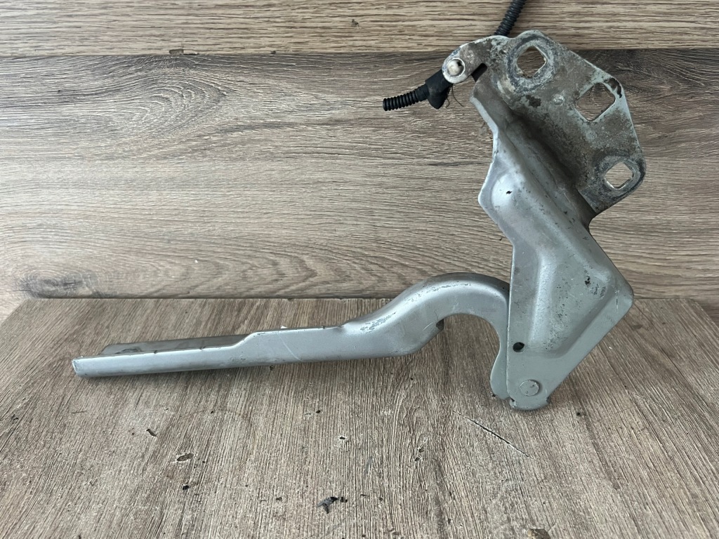 фото №1, Петля капот правий vw passat cc 3c8823302a