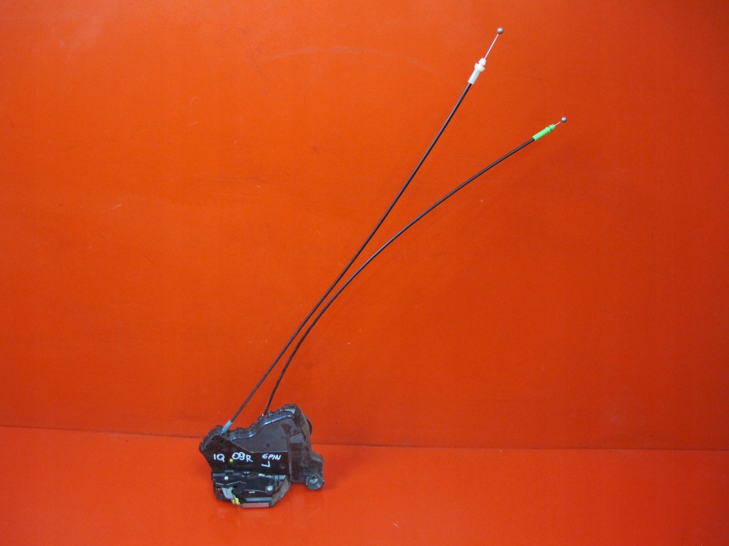 фото №1, Toyota iq 09- замок дверь левый перед 6 pin eu