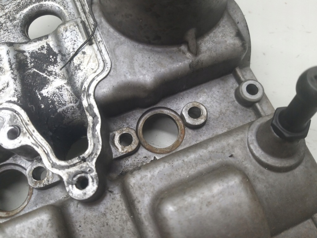 фото №11, Кришка клапанів 2.4 d5 163km d5244t volvo v70 ii xc70 s60 s80 xc90 08692397