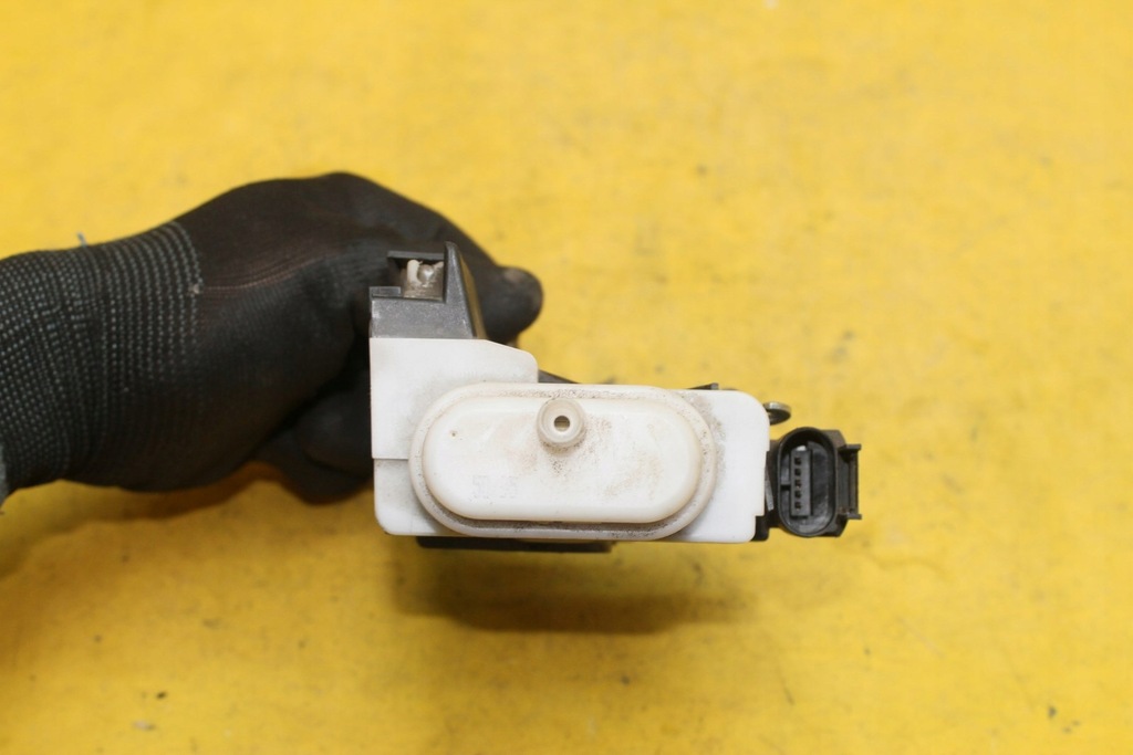 фото №5, Замок дверь правый перед 8d1837016a a4 b5 sedan