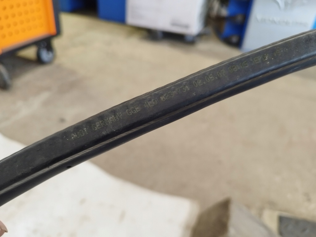 фото №8, Audi q7 4l 07r прокладка відсік двигуна 4l0823731