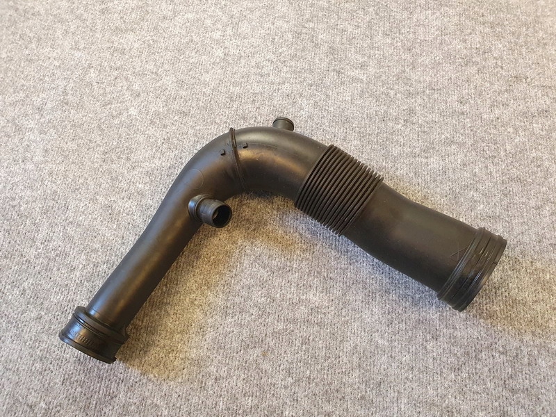 фото №1, Porsche cayenne 7p 7p5129532c труба впускний фільтра