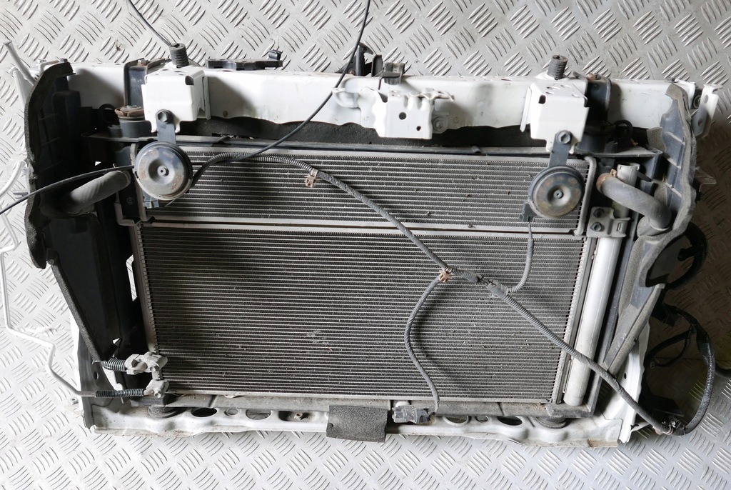 фото №1, Toyota prius plus + 12 20 pas передний радиатор