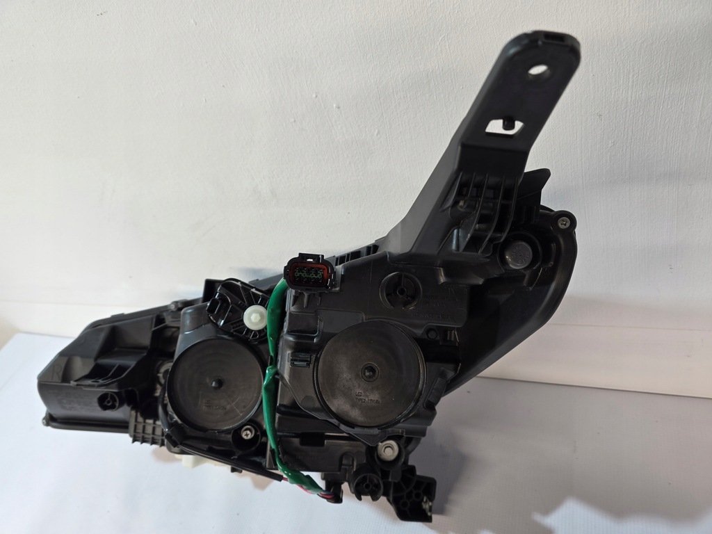 фото №11, Правая передняя правый перед лампа nissan leaf ii 2 26010 6wk7a full led 17