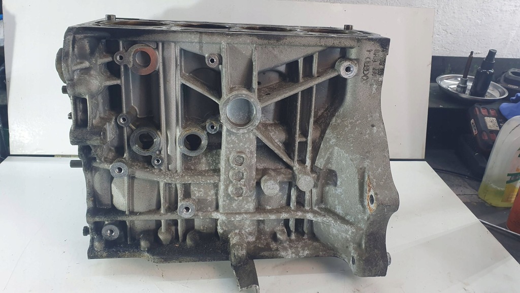 фото №11, Volkswagen golf v 5 touran 1.6 fsi bag 03c103019g блок двигателя номинальный