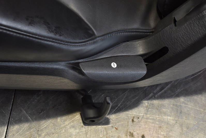 фото №8, Сиденье пассажира задняя задний левый кожаный ii ряд chrysler pacifica 03-07