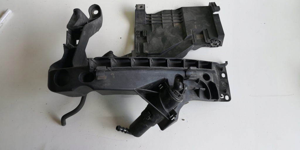 фото №1, Audi a5 8t направляющая pod фара 8t0805607l