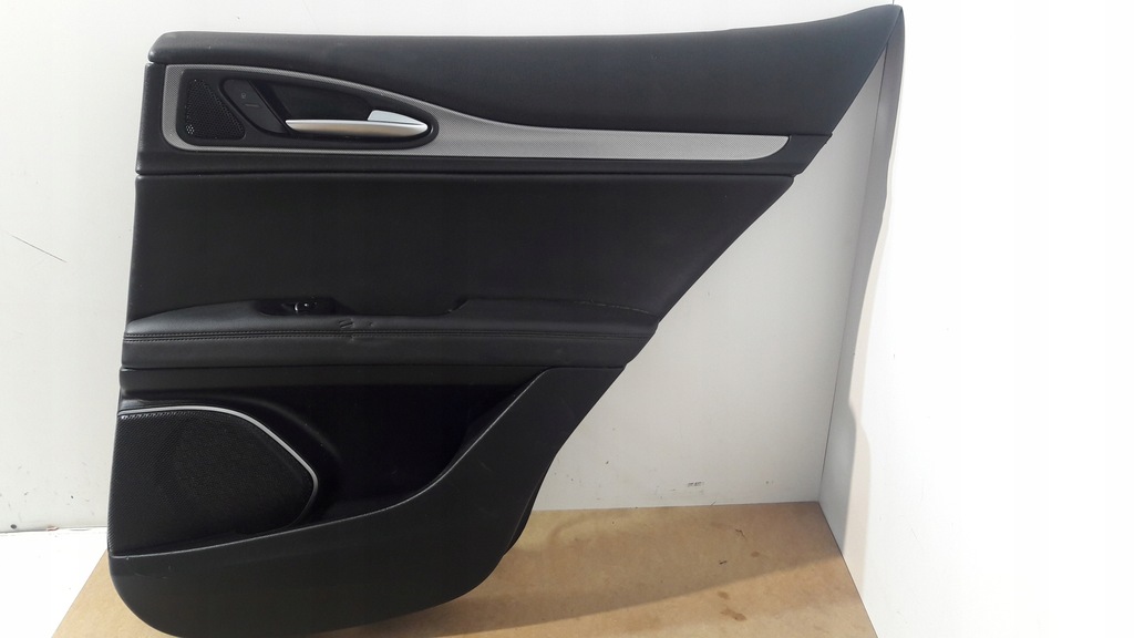 фото №10, Alfa romeo stelvio обшивка двері оббивка обшивки комплект