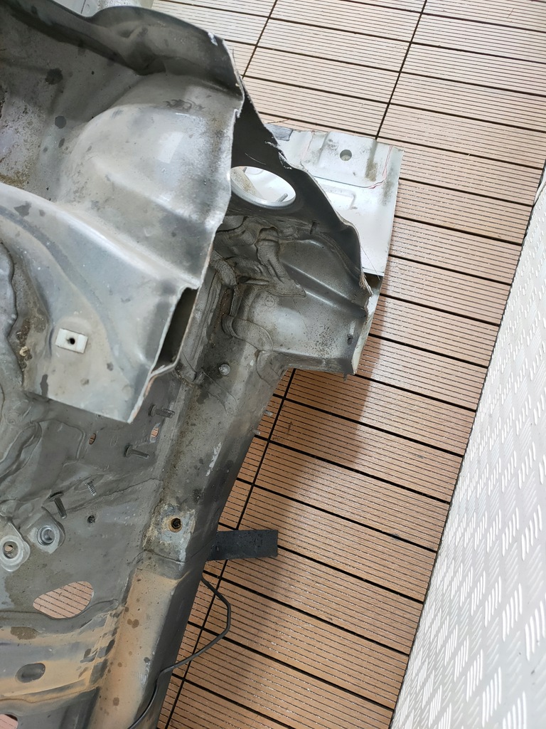 фото №7, Mercedes a-klasa w176 12-19 лонжерон права підкрилок чашка перед оригінальний номер