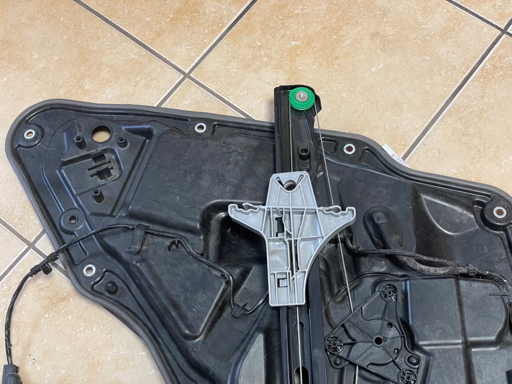 фото №10, Vw tiguan 5n подъемник стекло задняя правый 5n0839730p