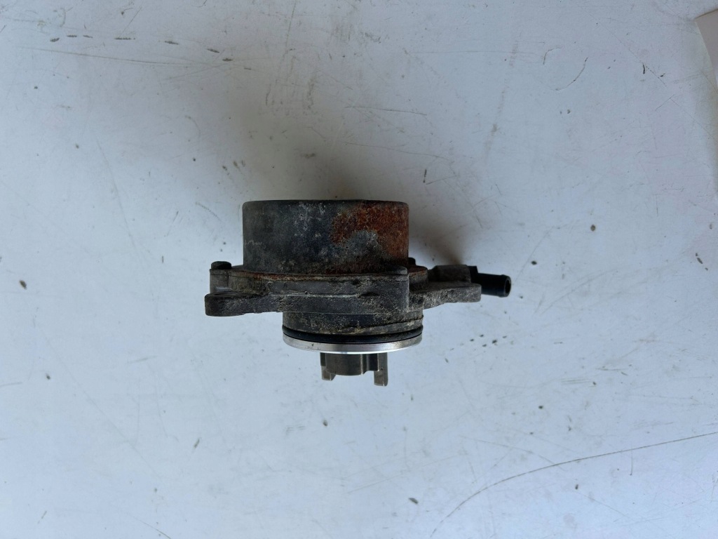 Насос вакуумa вакуумный bmw 5 e60 e61 2.0d m47d20 204d4 Киев