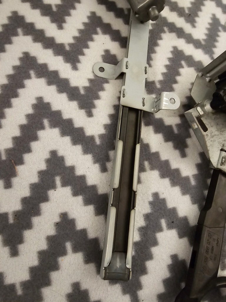 Podajnik поперечина безпеки лівий правий przódmercedes clk w209 Зі Шроту