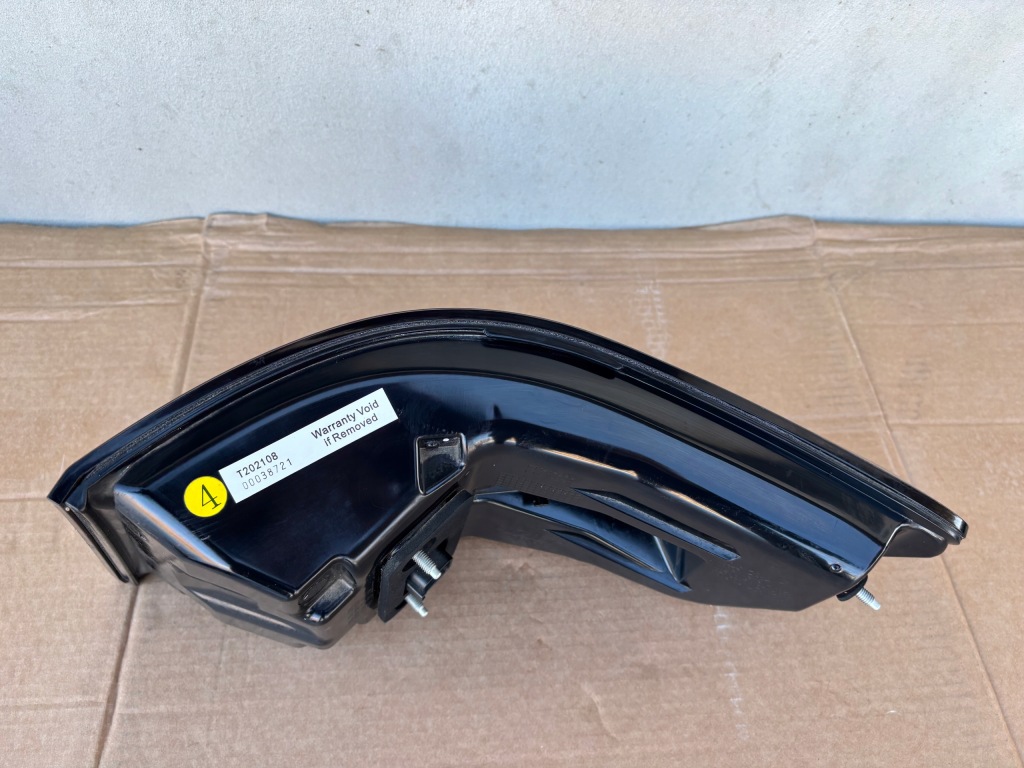 Ligier js60 фара правая  задний оригинал Доставка