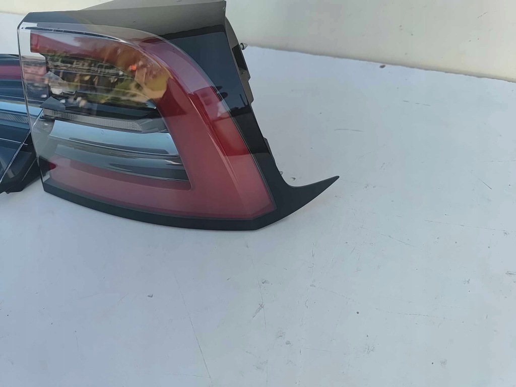 Tesla model 3 рестайлинг  19- model y фара правый  задний  задняя led 3500 с Разборки